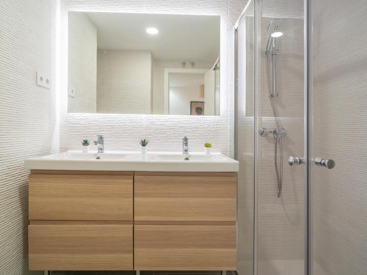 Sanders San Patricio - Dreamy Two-Bedroom Apartment Downtown マラガ エクステリア 写真