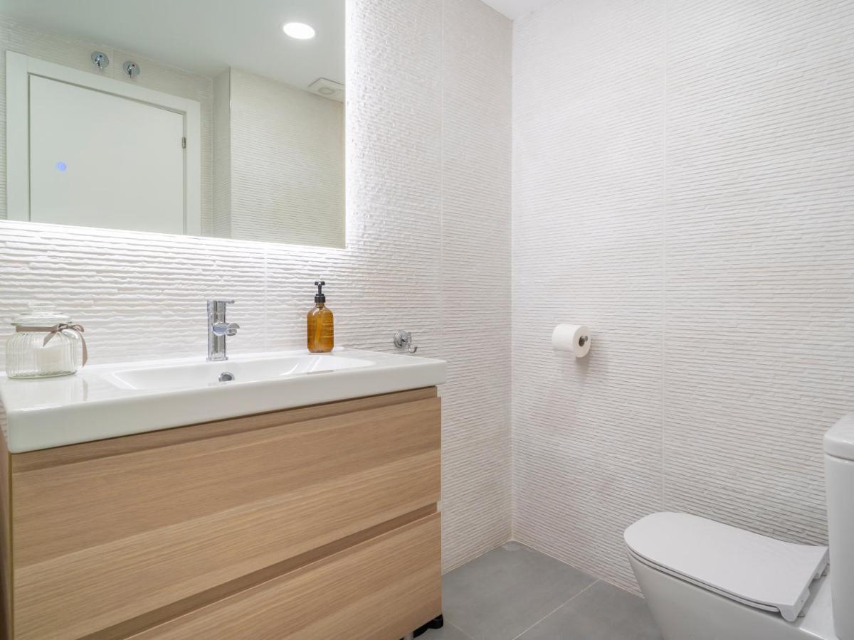 Sanders San Patricio - Dreamy Two-Bedroom Apartment Downtown マラガ エクステリア 写真
